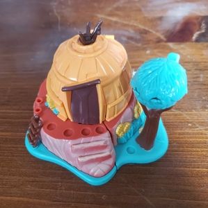 Vintage 1995 Bluebird Polly Pocket Disney Pocahontas Powhatan Home Playset